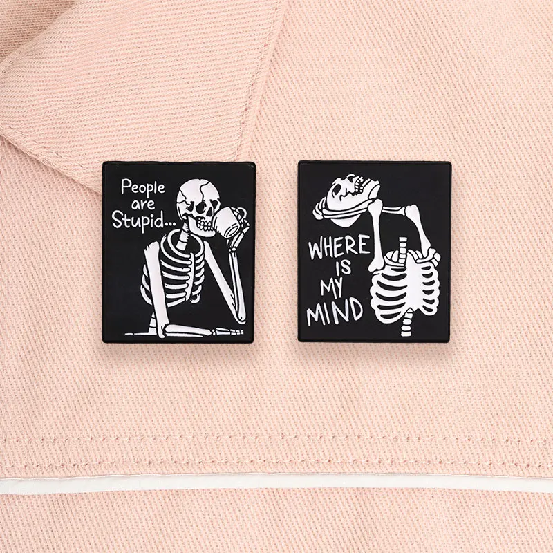 Die Leute sind dumm, wo ist mein Verstand? Skelett-Abzeichen Emaille-Pin, dunkler Humor, Halloween-Skelett-Broschen, Taschen-Revers-Abzeichen, Schmuckgeschenk. – Detail 11