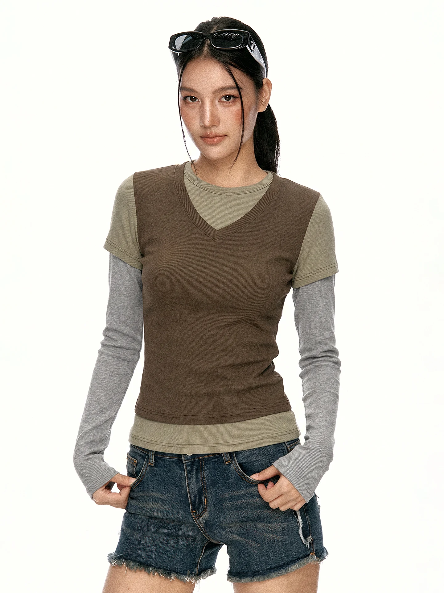 Aaisup Green Layered Long Sleeve T-Shirt Women's Slim Fit Base Layer Shirt Color Block Design Casual Style Autumn Initial