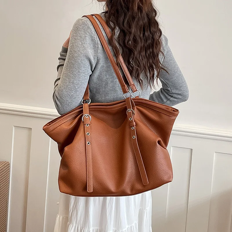 Rivet Women handbag Soft PU leather big Totes Casual tassel female Shoulder bag Large capacity commute ladies hand bags bolsas