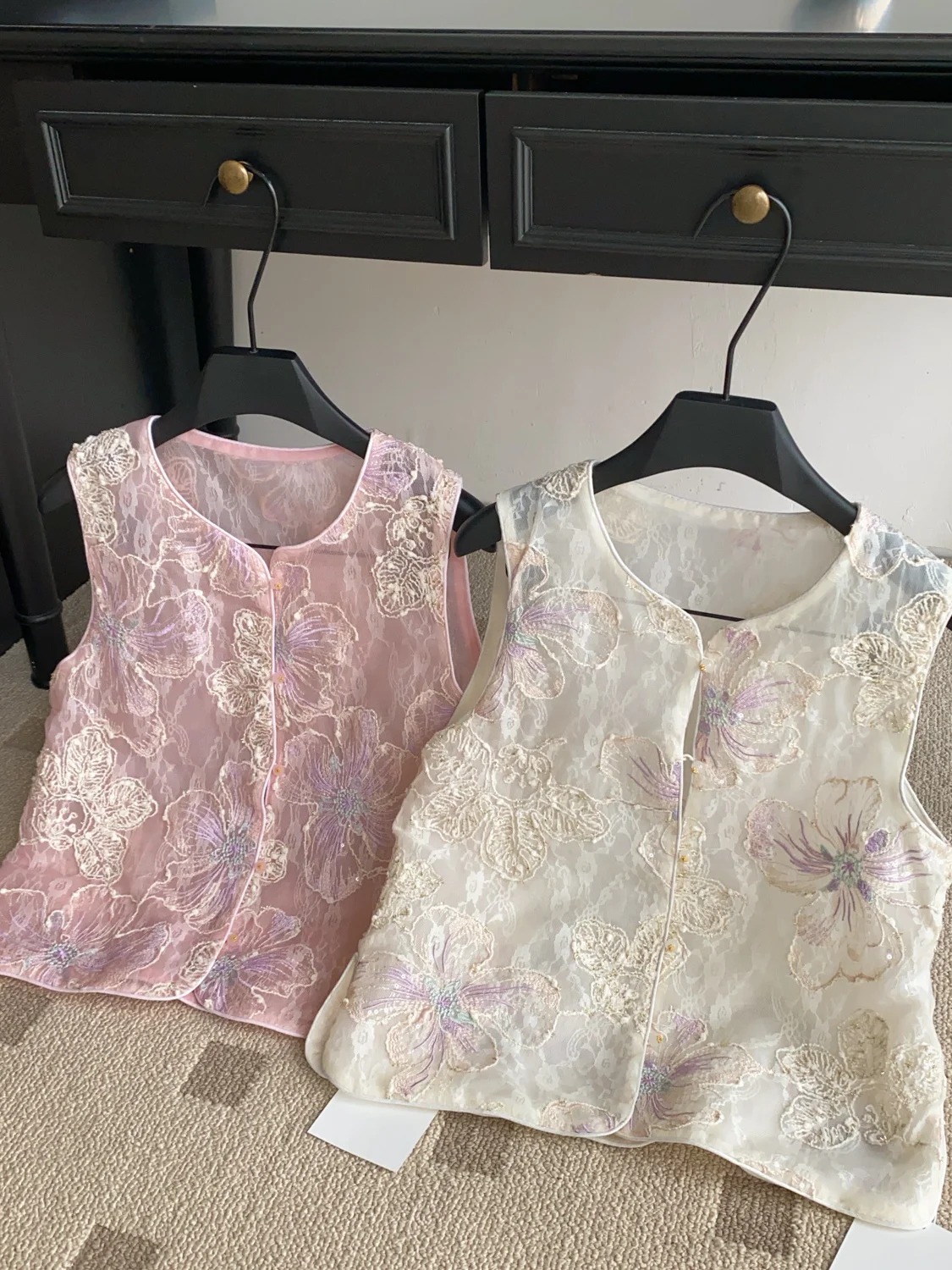 

New Chinese Style Embroidered Flower Women's Vest Spring Lace Single Button V-neck Elegantly Designed Fashion Outerwear