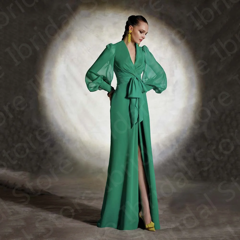 

Charming 2023 On Sale Mother of the Bride Dress Green Long Sleeves Dresses Side Split V Neck Wedding Party Gowns Bow Belt