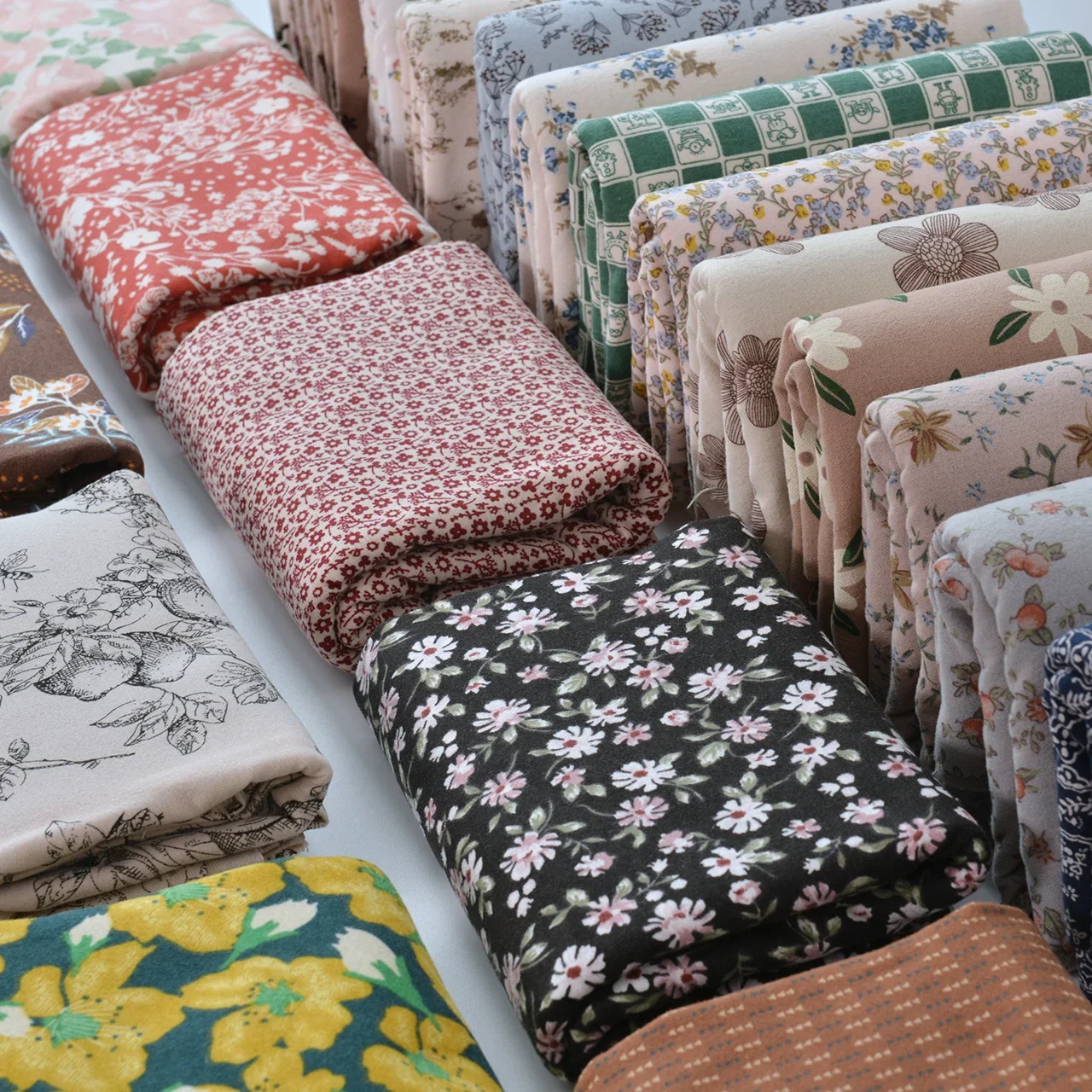 Vintage-style Floral Fabric for Handmade Cotton Clothing and Home Textiles, 150x50cm