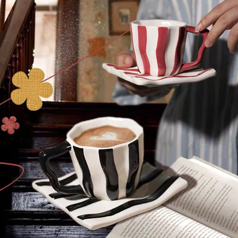 

Двухсекционная европейская керамическая полосатая кофейная чашка и блюдце, красная и черная керамическая кружка, изысканная кофейная чашка для послеобеденного чая, латте, подарок