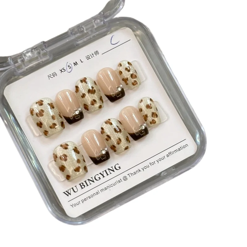 

Autumn and winter nail art finished products, wearing nail students short temperament white fake nail patch