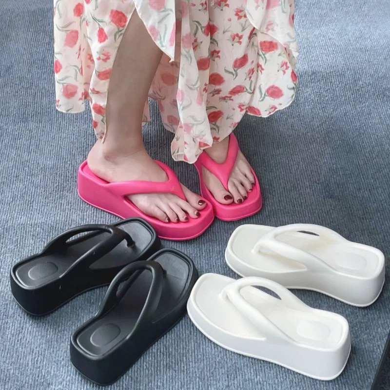 Flip flops, tourist beach sponge cake, thick sole anti slip, wear-resistant fashionable and versatile, easy to wear on the beach