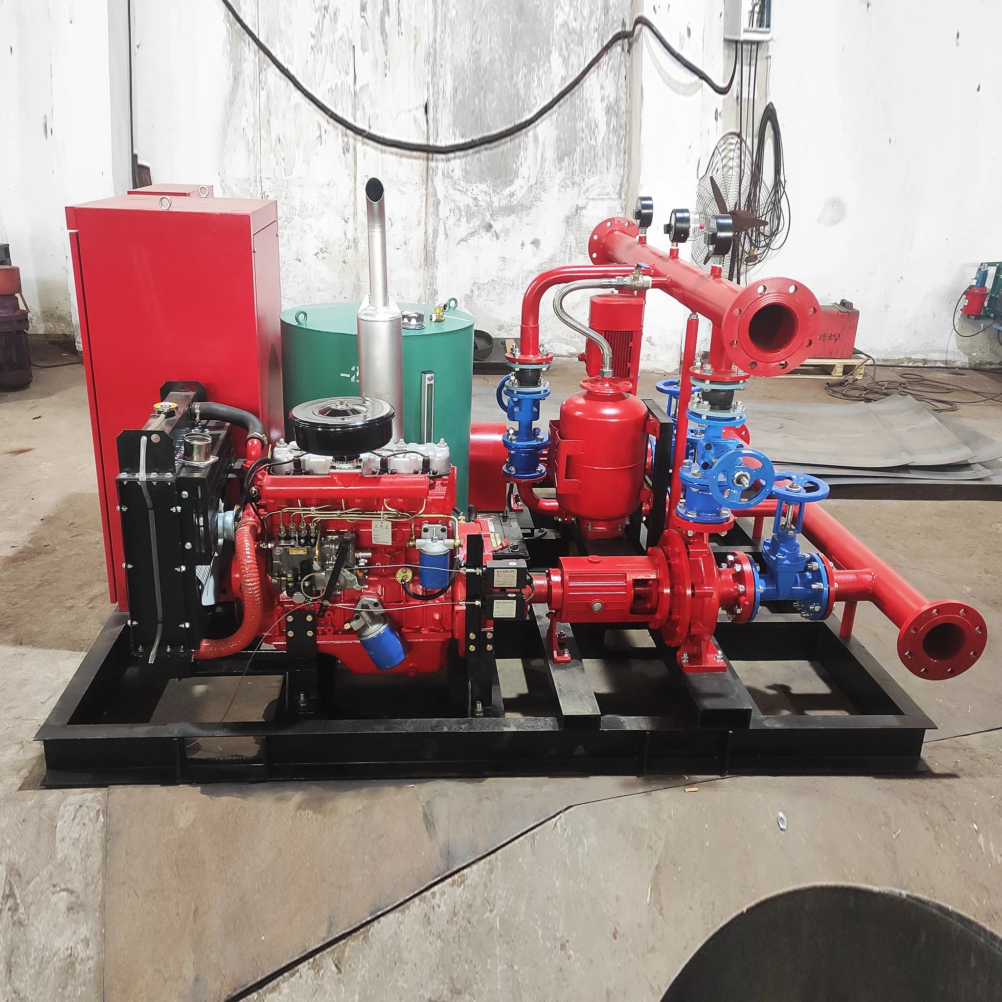 Fire pump with control system, automatic manual control. NFPA20 standard.