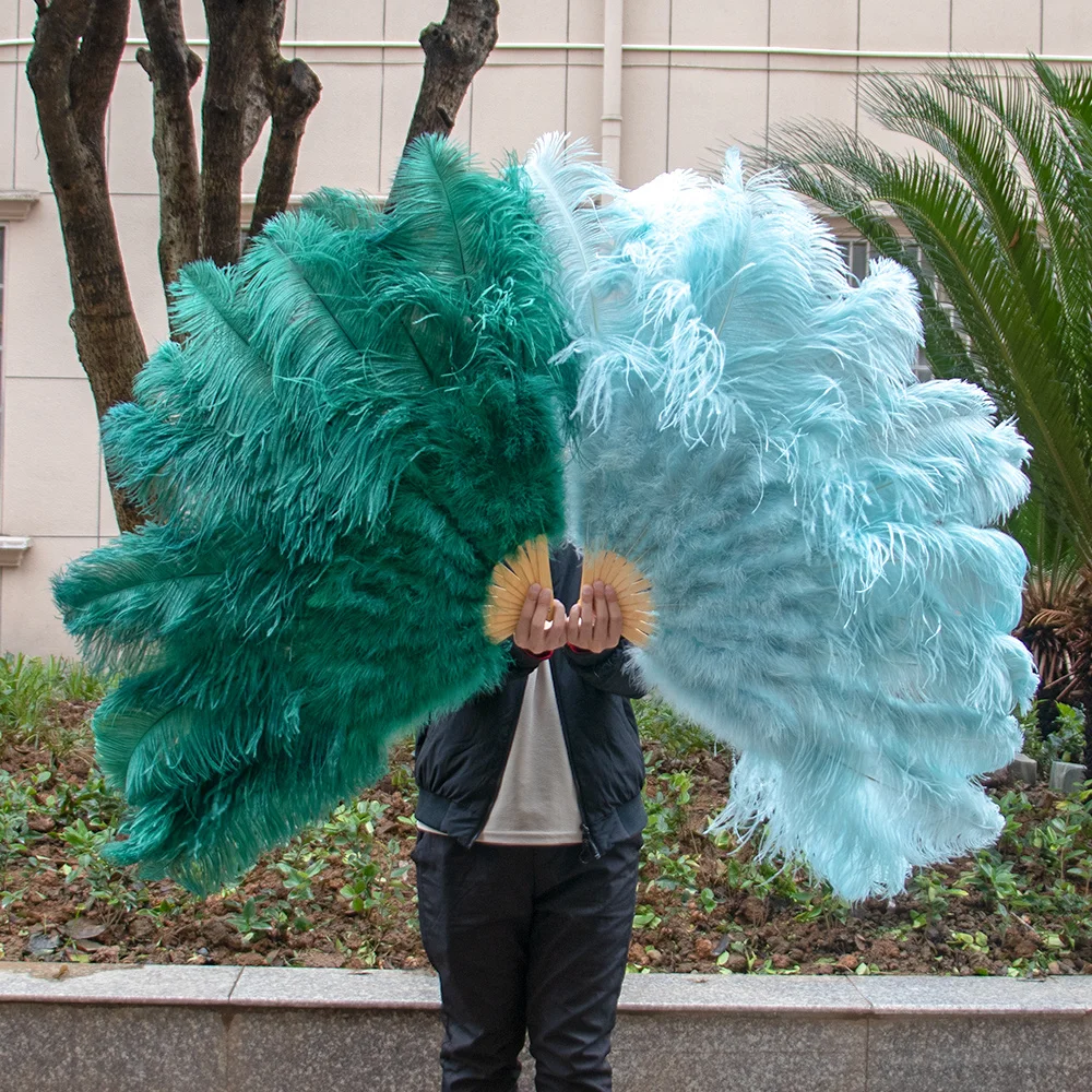 Abanicos de plumas blancas grandes de 13 huesos, abanico de mano suave y esponjoso plegable para baile, decoración de Halloween, joyería de rendimiento