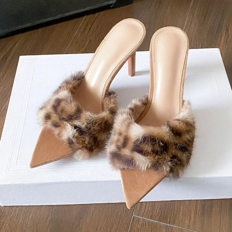 플러피 레오파드 섹시 포인티드 토 하이힐 슬리퍼 여성 패션 아웃도어 슬라이드 가을 겨울 슬리퍼 드레스 여성 신발