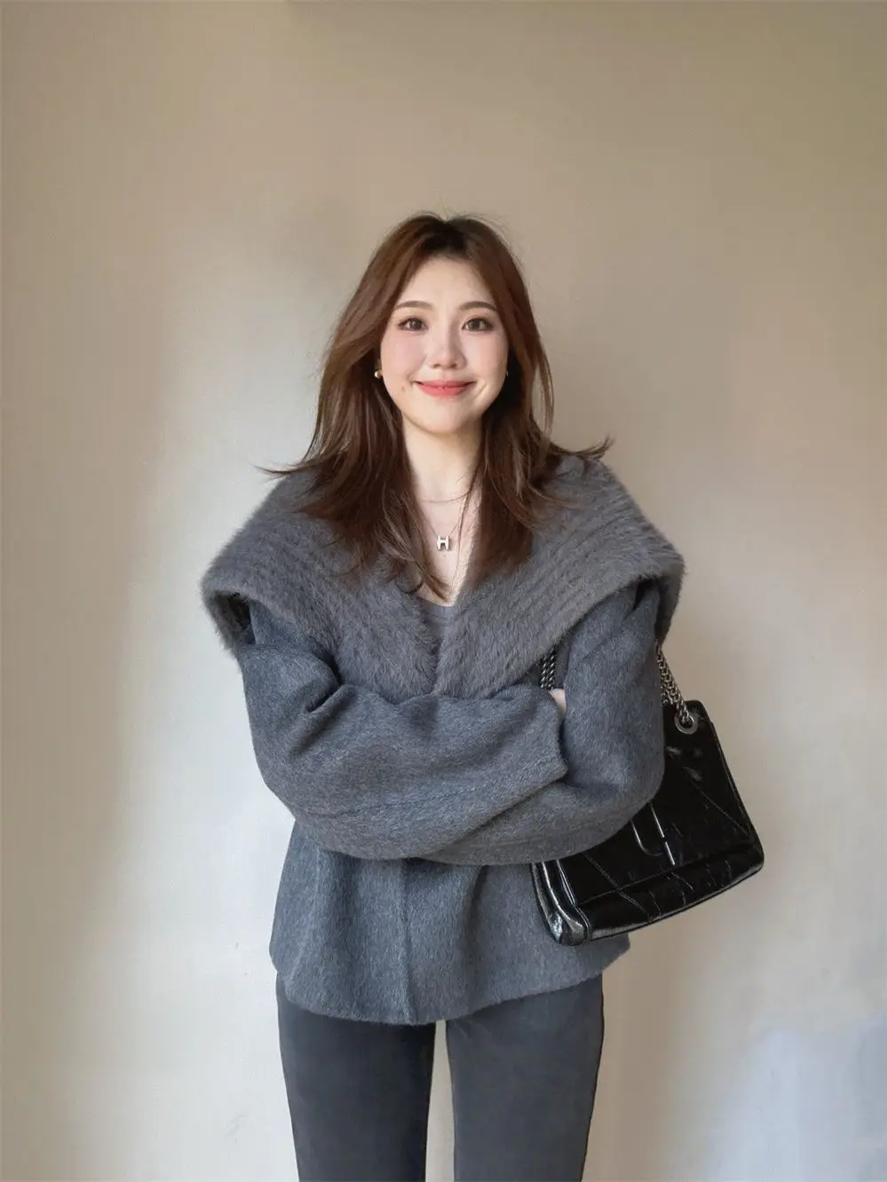 Vintage Elegant Luxury Premium Fuzzy Shawl Collar Soft Woolen Coat Women Loose Fit Thick Warm Casual Daily Winter Outerwear 2026