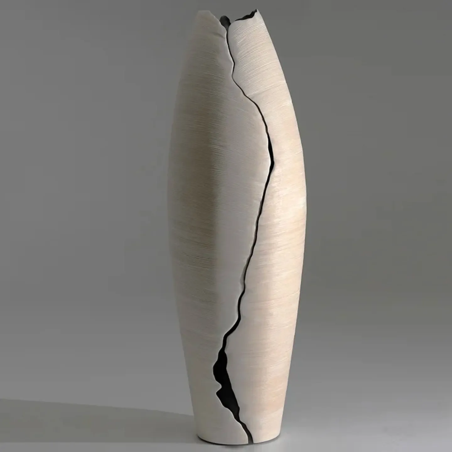 

Light luxury art wine cabinet interior aesthetics luxury metal glass carved locker designer high value decorative cabinet