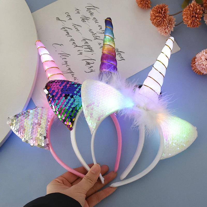 Diadema de unicornio con luz LED para niña y niño, accesorios para el cabello de dibujos animados, suministros de decoración de fiesta con tema de unicornio arcoíris