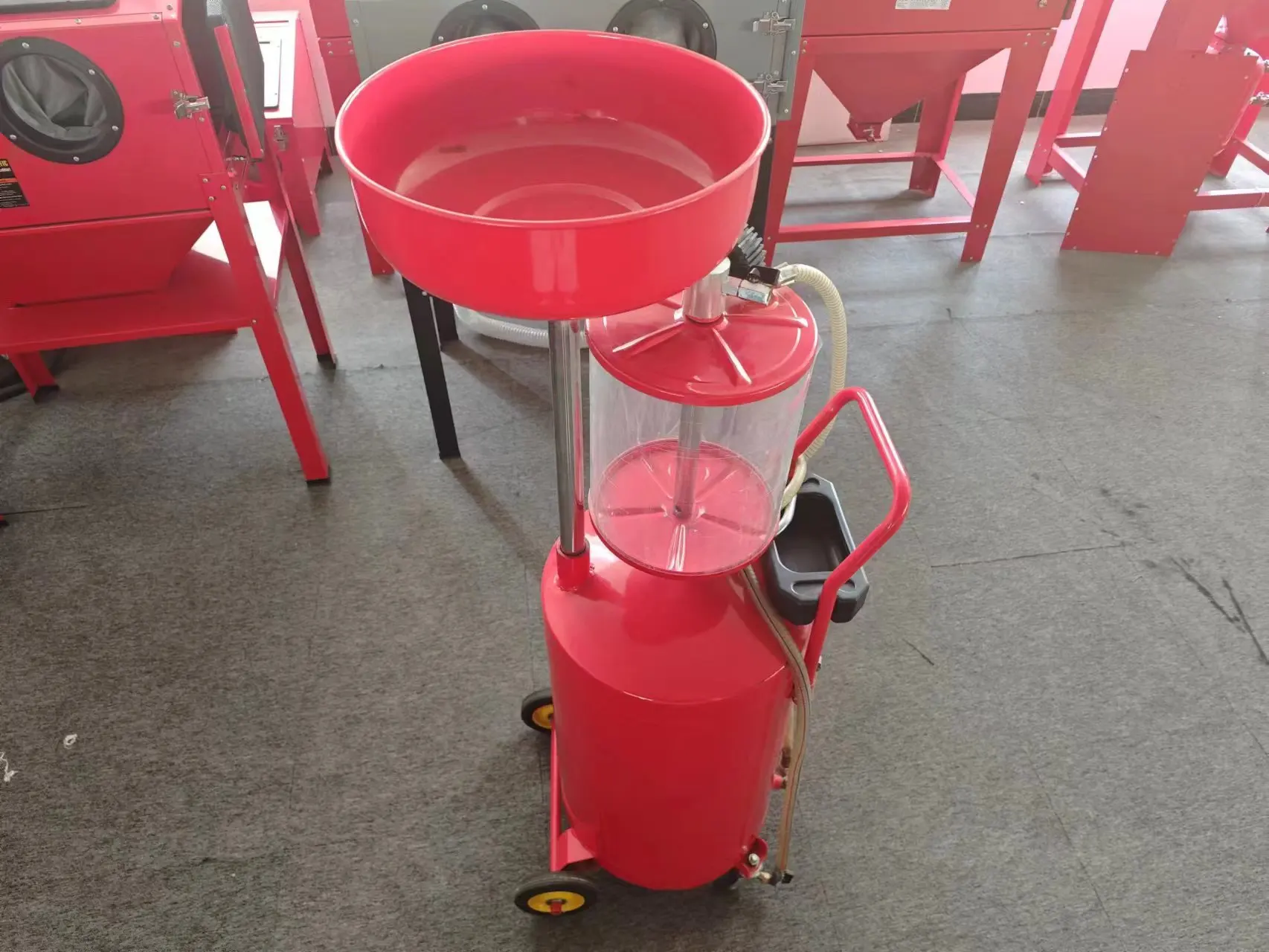 Mesin Penghisap Oli Multifungsi JOD606 Merah 20 Galon dengan Sistem Pneumatik Terlihat