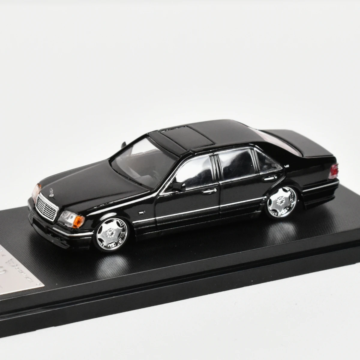 Street Weapon SW 1:64 S600 W140 Car Model