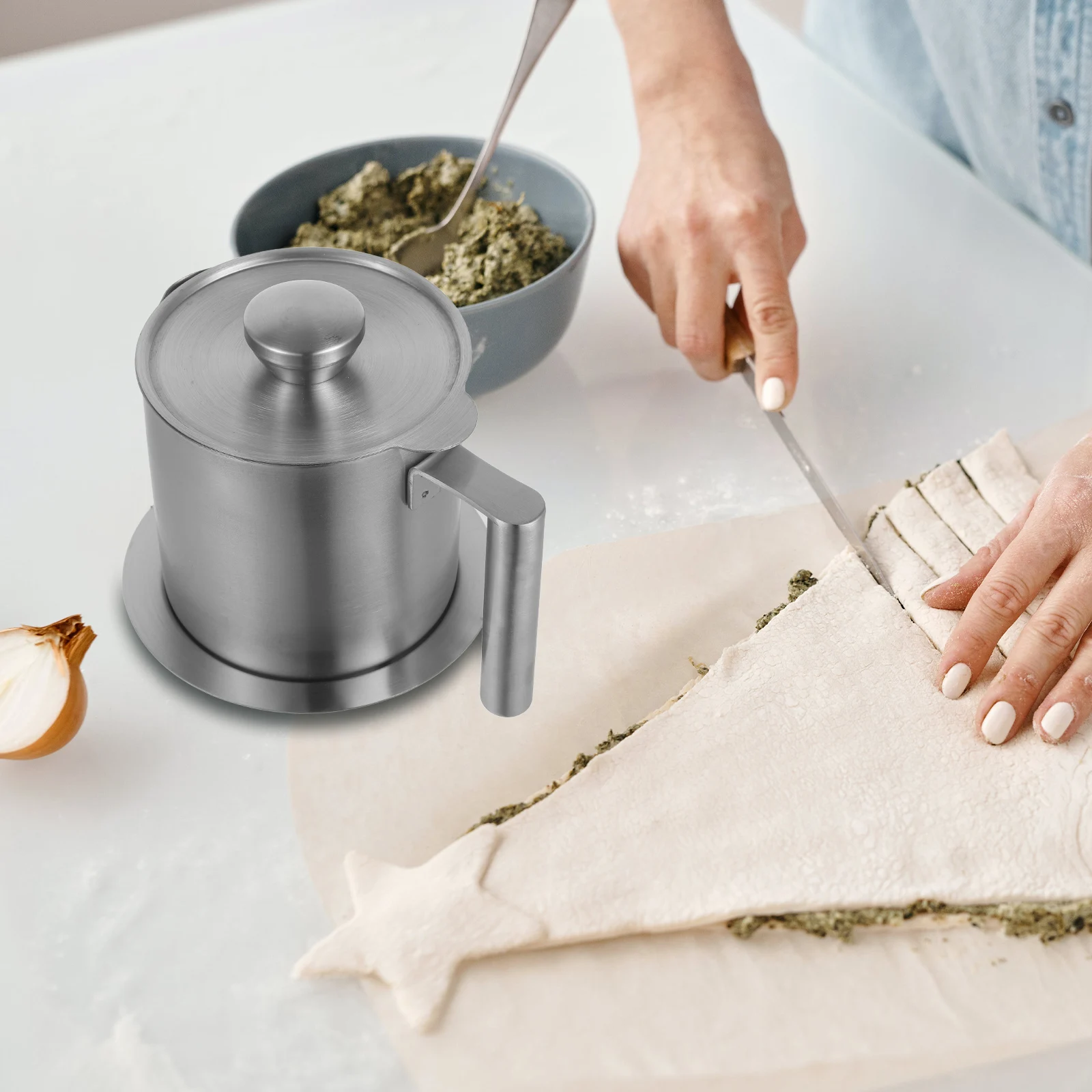 

1.2L Stainless Steel Household Oil Strainer Pot With Lid Fine Mesh Filter Anti-Scald Handle Reusable Grease Storage Container
