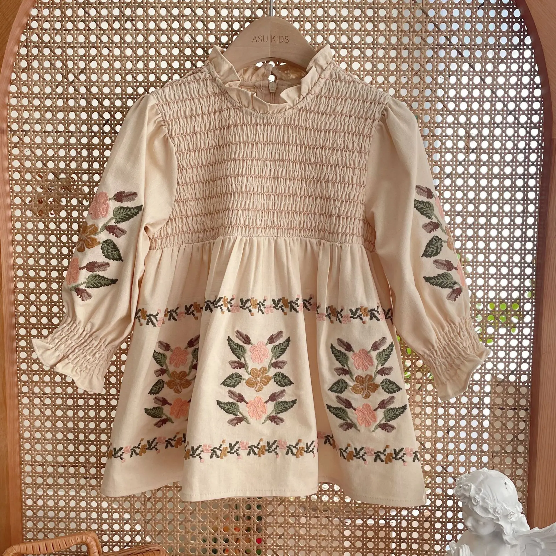 

Children's Dress 2023 Autumn Winter Pastoral Style Girl Puff Sleeve Pink Apricot Embroidered Skirt