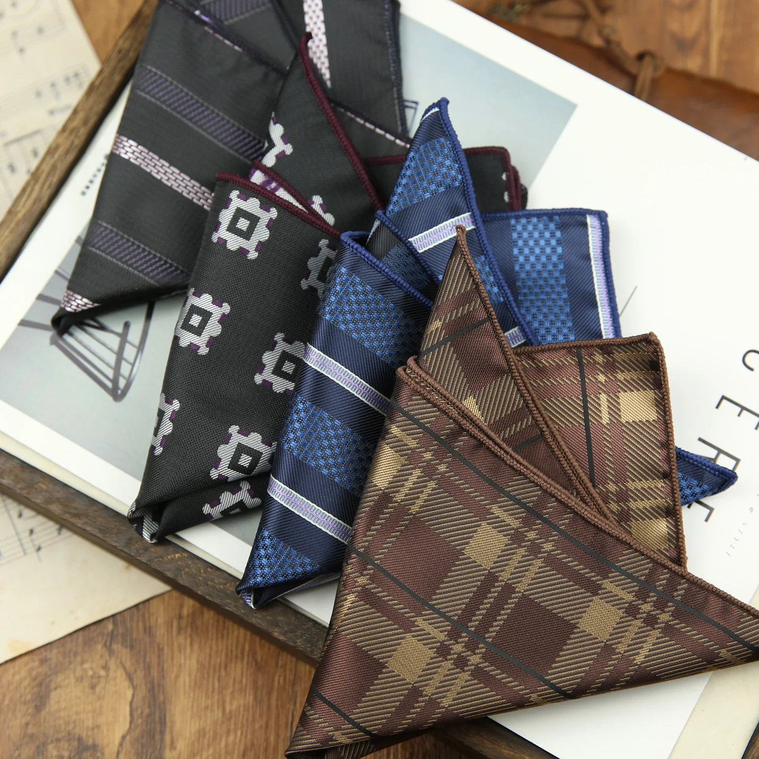 23CM Plaid Brown Pocket Square Mens Formal Dress Suit Handkerchief Polyester Flower Cartoon Hanky Wedding Party Tuxedo Cravat