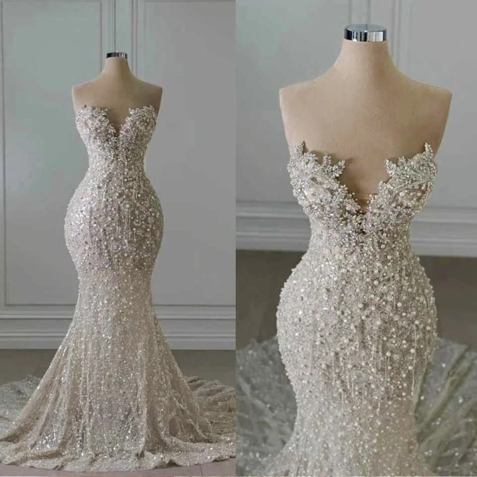 Luxuriöses Meerjungfrau-Hochzeitskleid mit Herzausschnitt, ärmellose Brautkleider, Applikationen, Kristallperlen, Sweep-Zug-Kleider nach Maß