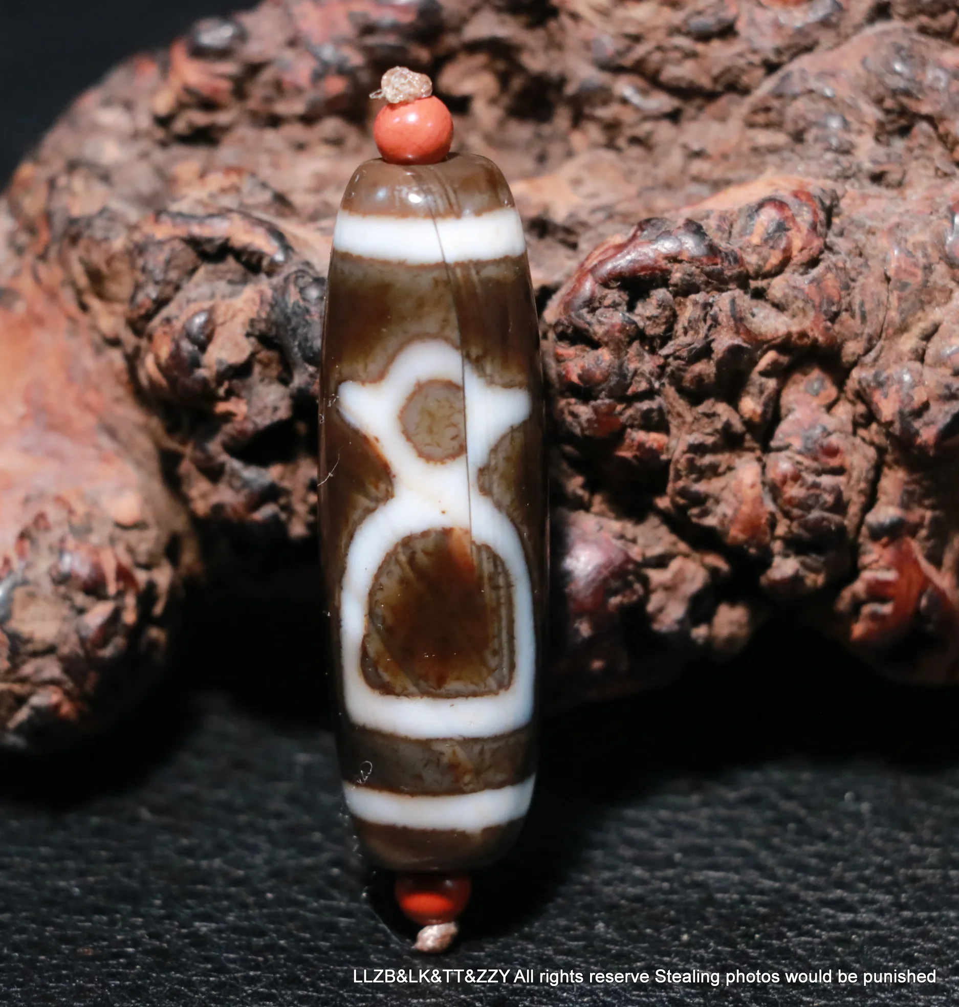 

Magic Power Tibetan Old Agate 2 Wealth God Figures Be Rich Symbol dZi Bead Amulet Pendant LKbrother Sauces Top Grade RPL1122a2