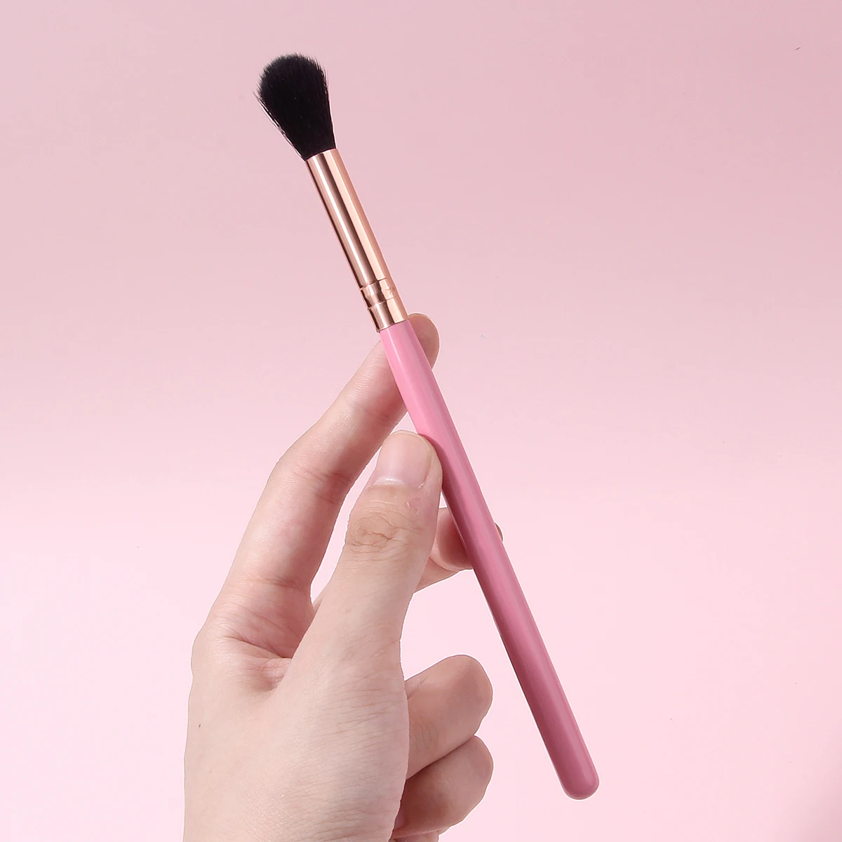 1PCS Professional Highlighter Makeup Brush, Pink Wooden Handle with Rose Gold Ferrule, Soft Fluffy Hair for Seamless Blending view 2
