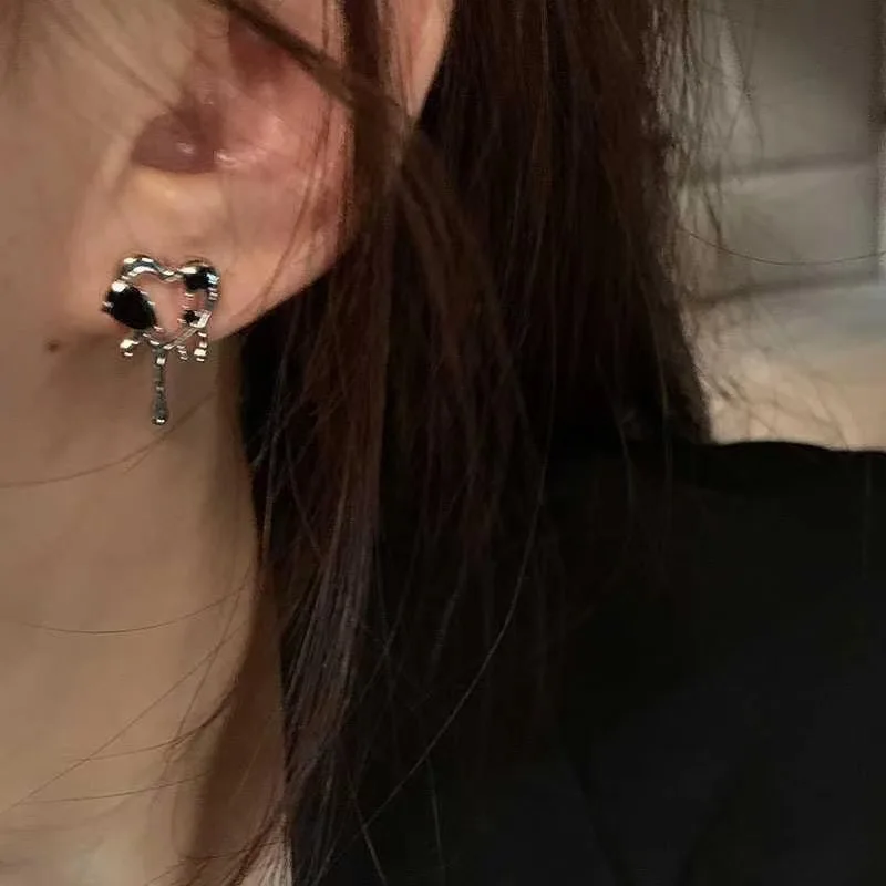 جديد S925 إبرة فضية تصميم متخصص شعور معدني الحب شخصية كلاسيكية كورية بسيطة أقراط متعددة الاستخدامات #1