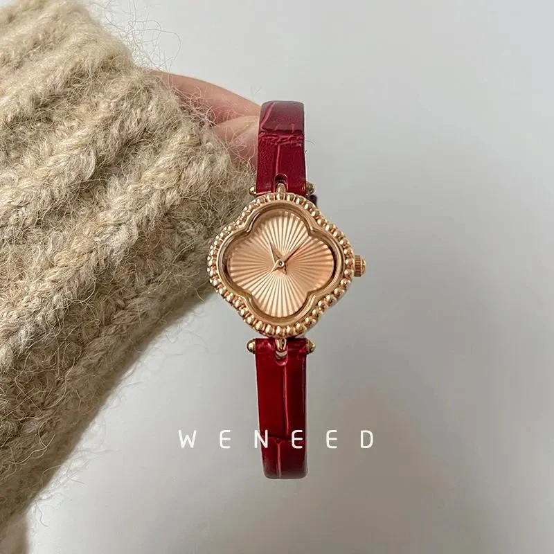 ساعة نسائية ريترو متخصصة بأربع أوراق البرسيم حزام ساعة هدية رائعة فتاة الموضة الفاخرة نمط القرون الوسطى