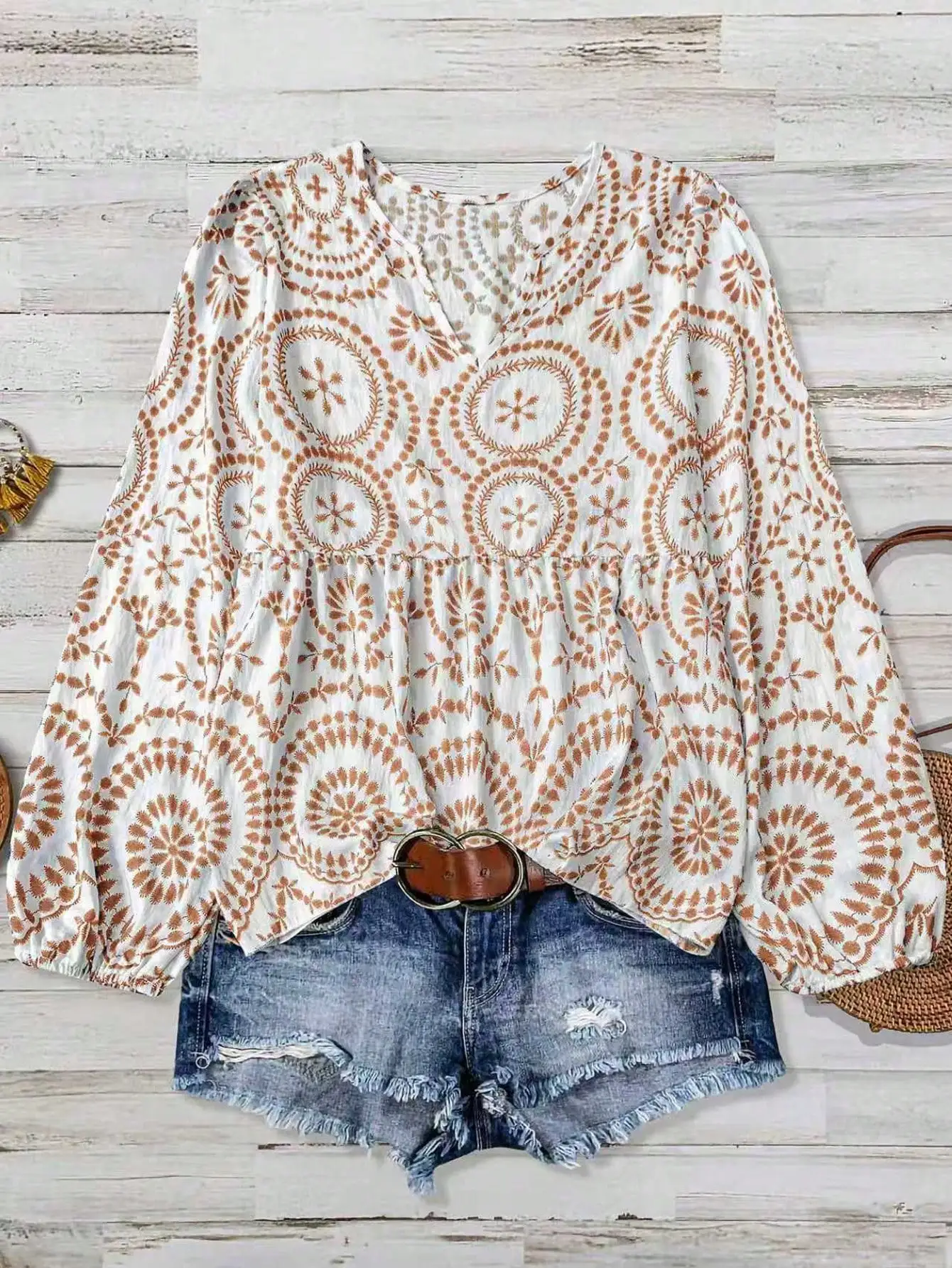 

Блузка с цветочным принтом в стиле бохо, длинными рукавами, V-образным вырезом и рюшами по низу для женщин