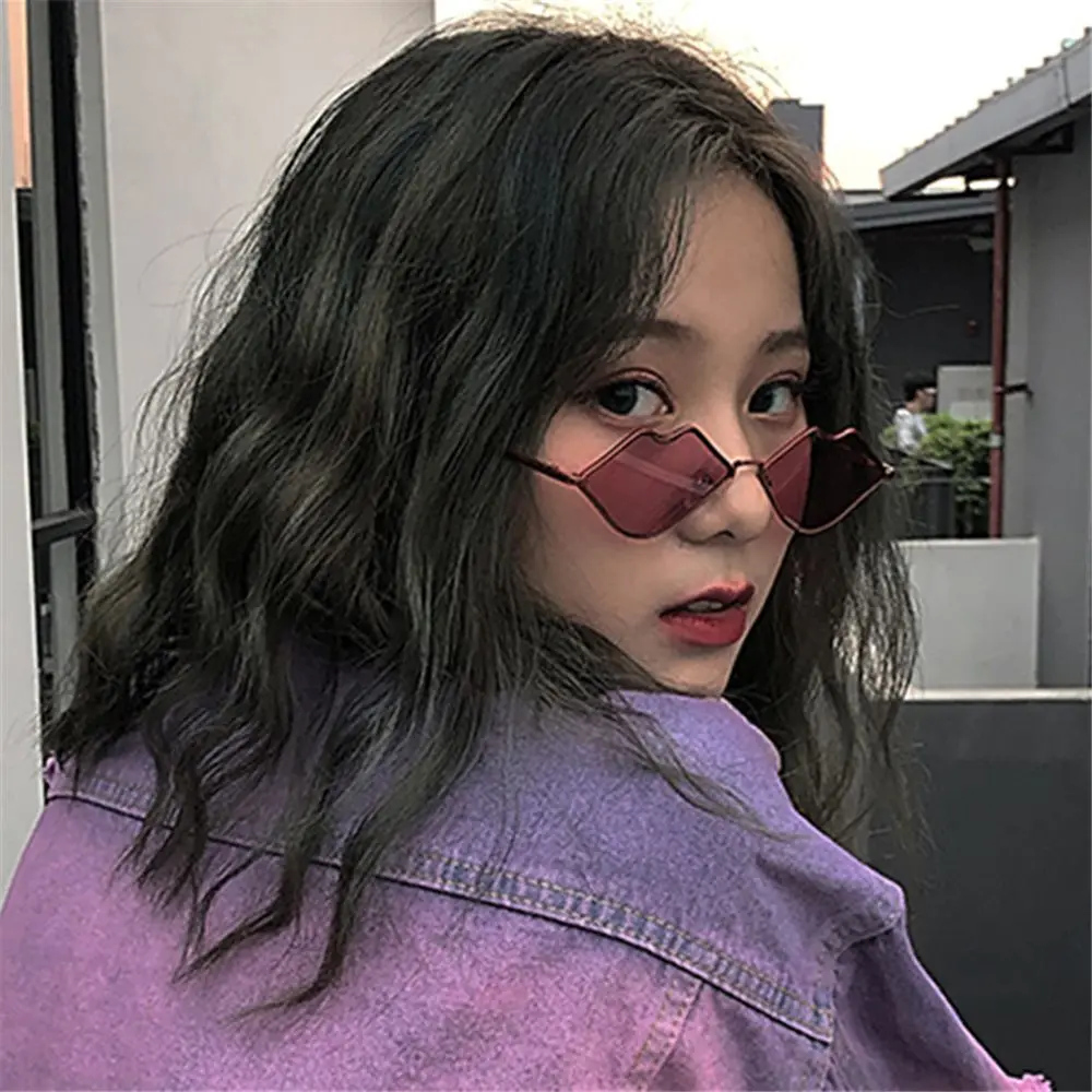 Zonnebril met rode lip voor dames en heren, sexy zonnebril met retro metalen frame, modieus, voor Halloween-feestjes en cosplay ﻿