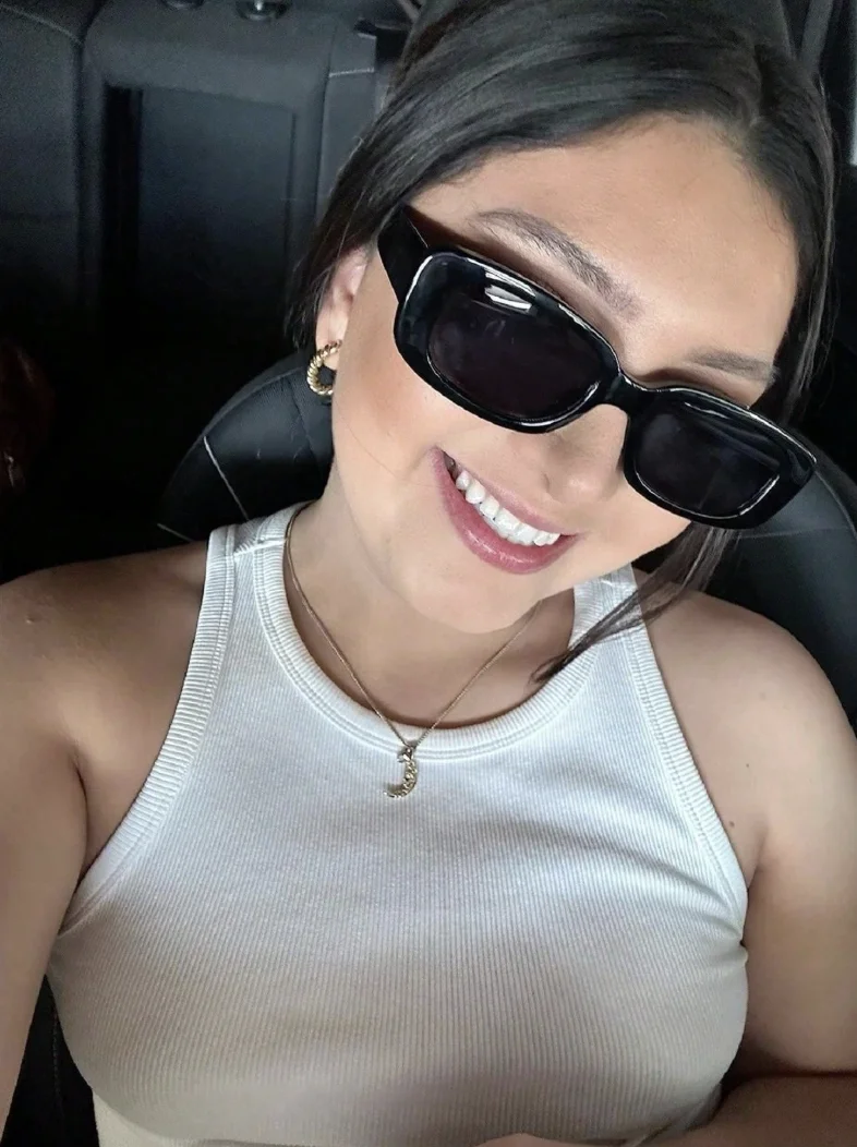 A pair of black, minimalist, modern-style rectangular sunglasses, suitable for street fashion, travel, vacations, sports, driving, music festivals, the beach, electronic dance music (EDM), outdoor activities, summer ac