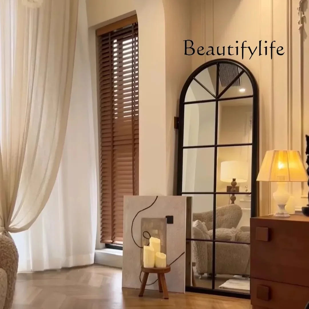 YJ5 مرآة فرنسية كاملة الطول مثبتة على الحائط مرآة كاملة الطول لغرفة المعيشة المنزلية مقوس من الأرض إلى السقف مصمم على الموضة