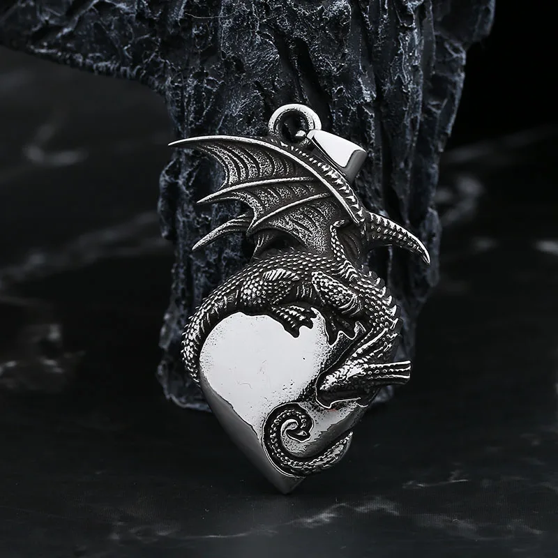 2024 New 316L Stainless Steel Dragon With Heart Necklace Men and Women Animal Pendant Sweater Chain Punk Jewelry