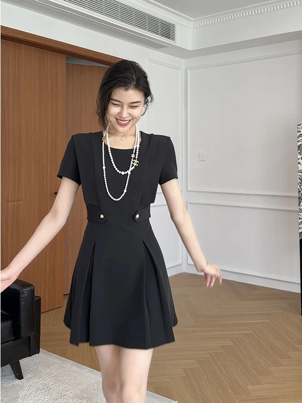 

Летнее платье Zhang a Xing Slim Fit A-Line с круглым вырезом, однотонное, с золотыми пуговицами, с завышенной талией, повседневное, из полиэстера.