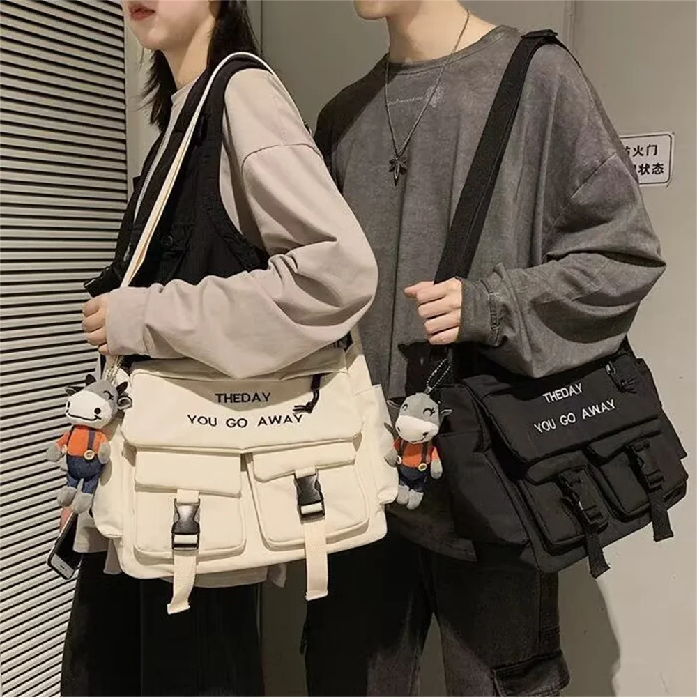 New Canvas Bag Student Class Shoulder Bag Large Capacity Canvas Bag Art Street Shooting Shoulder Postman Bag Men's Crossbody Bag