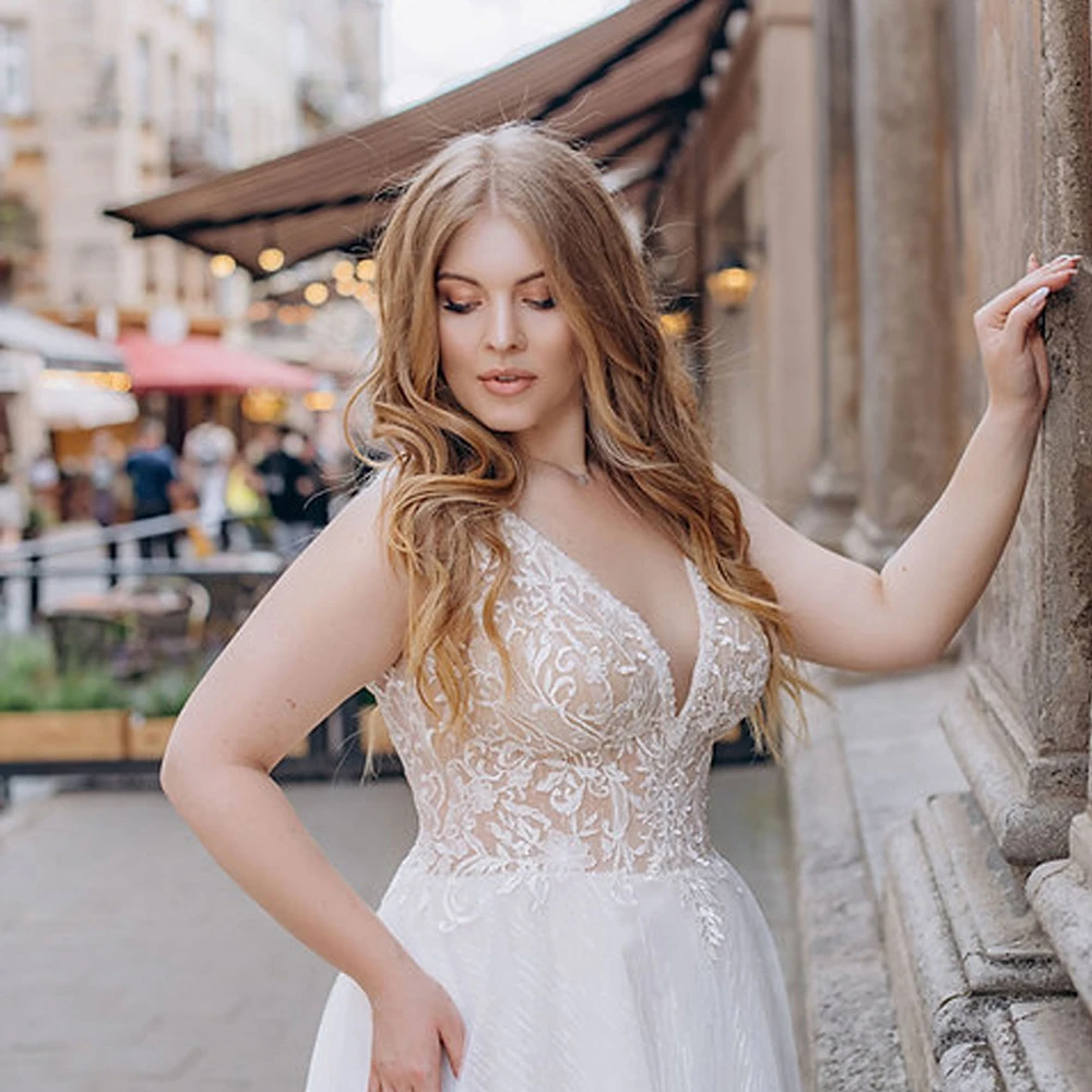 Plus Size Ivory Wedding Dresses Oversize V Neck A-Line Bride Gowns Modern Sleeveless Button Back Sweep Train Robe De Mariee New