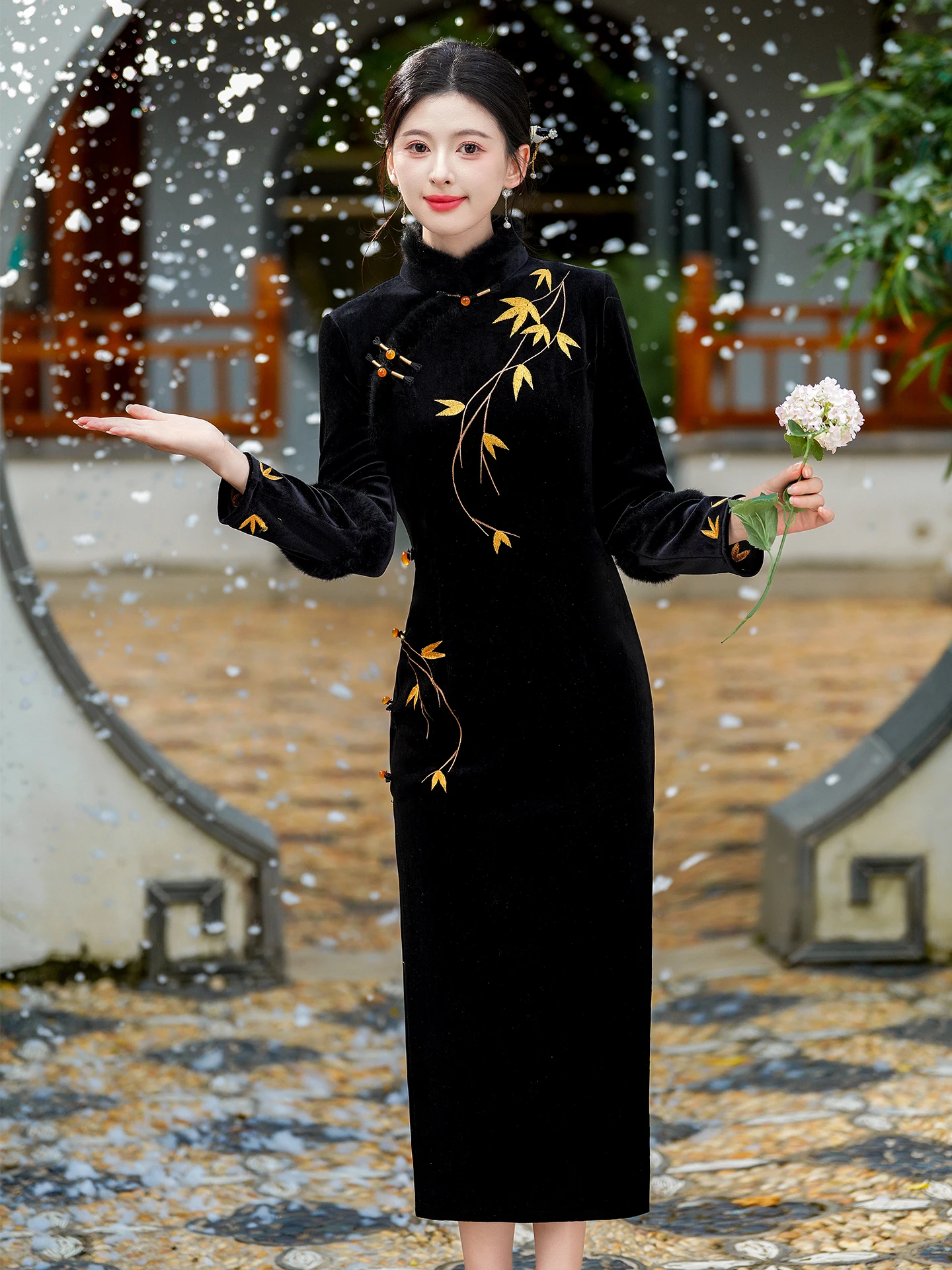 

Черное длинное пальто с высоким воротником и разрезом, винтажное, теплое, приталенное, для повседневной носки зимой, с цветочным узором