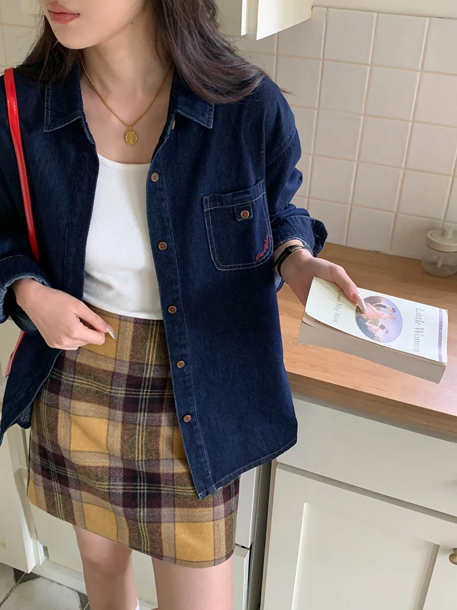 初秋の新しいレトロウォッシュデニムルーズ長袖シャツを重ね着するための