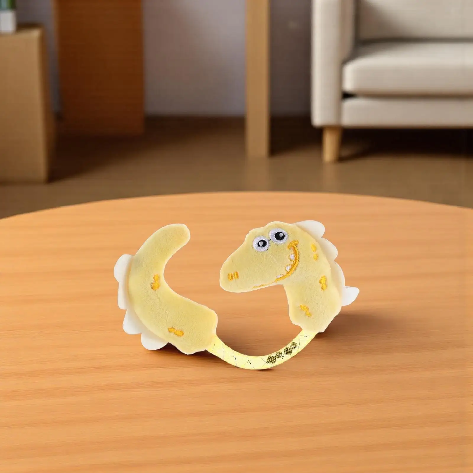

Interactive Dinosaur-Shaped Cat Chew Claw Cleaner Bite-Resistant Design for Indoor Play Teeth Health and Mental Stimulation