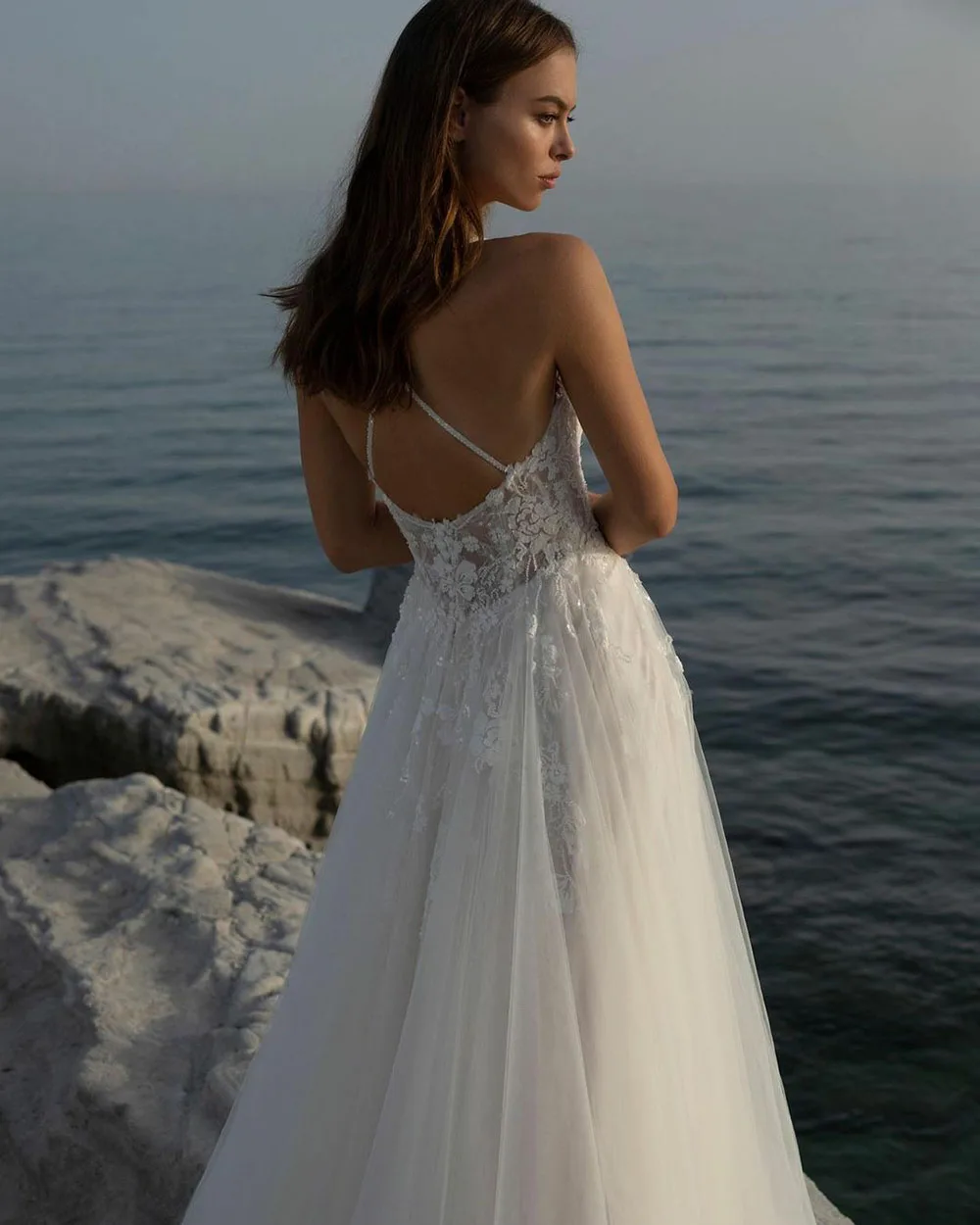 2022 Aviana Boho Lace Appliqué V-Neck Wedding Dress For Women A-Line Sleeveless Tulle Sweep Train Bridal Gown Robe De Mariée