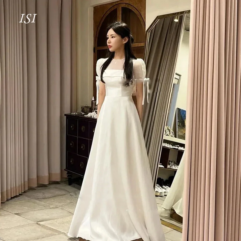 robes-de-mariee-coreennes-isi-style-simple-coupe-trapeze-manches-courtes-col-rond-longueur-au-sol-pour-seance-photo-et-reception-de-la-mariee