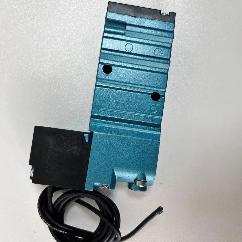 American solenoid valve 411A-D0A-DM-DJAA-1BA MOD: 8574 AC 220V two-position five-way