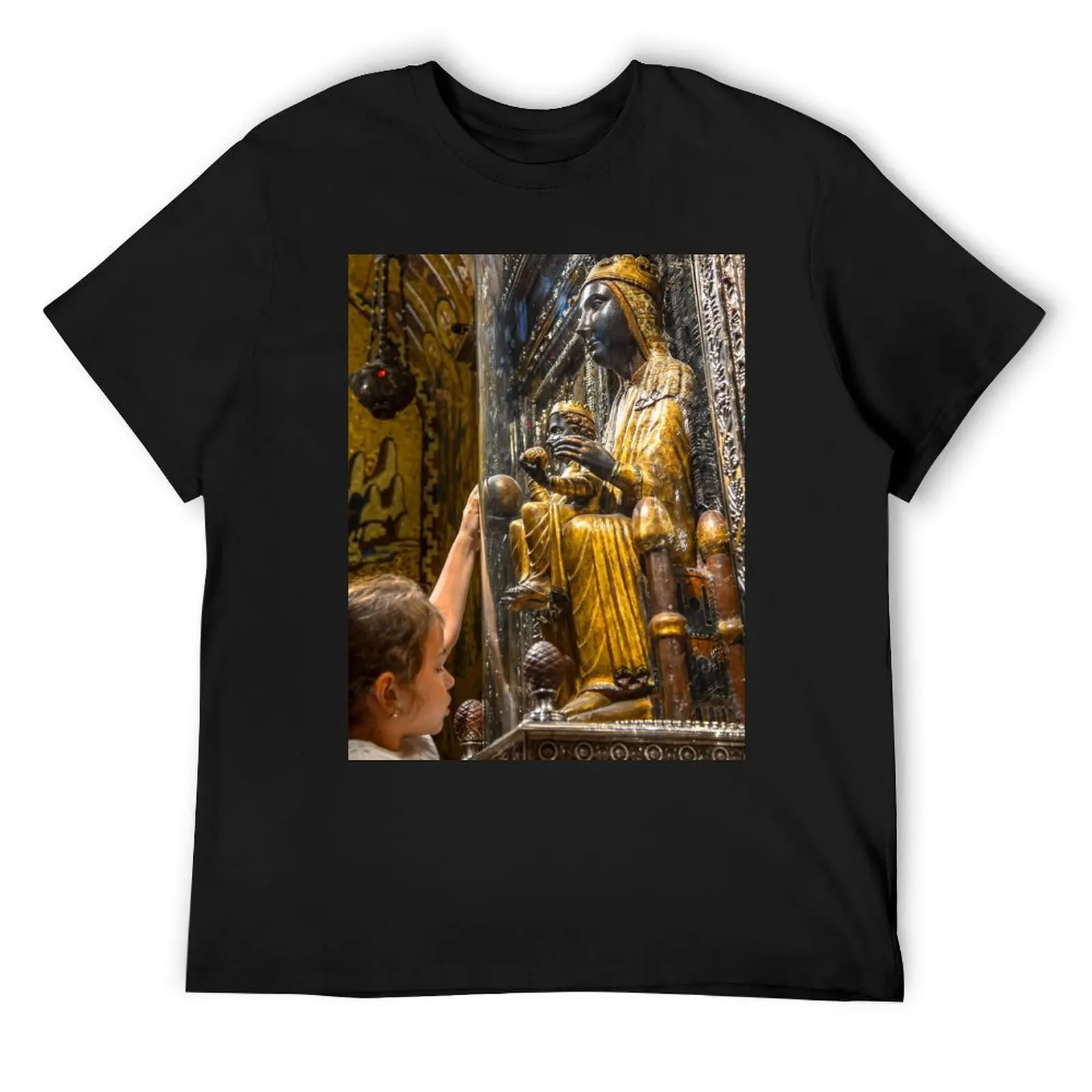 España. Cataluña. Monasterio Montserrat. Virgen de Montserrat. La devoción del niño. Camiseta personalizada, sudaderas, hombres.