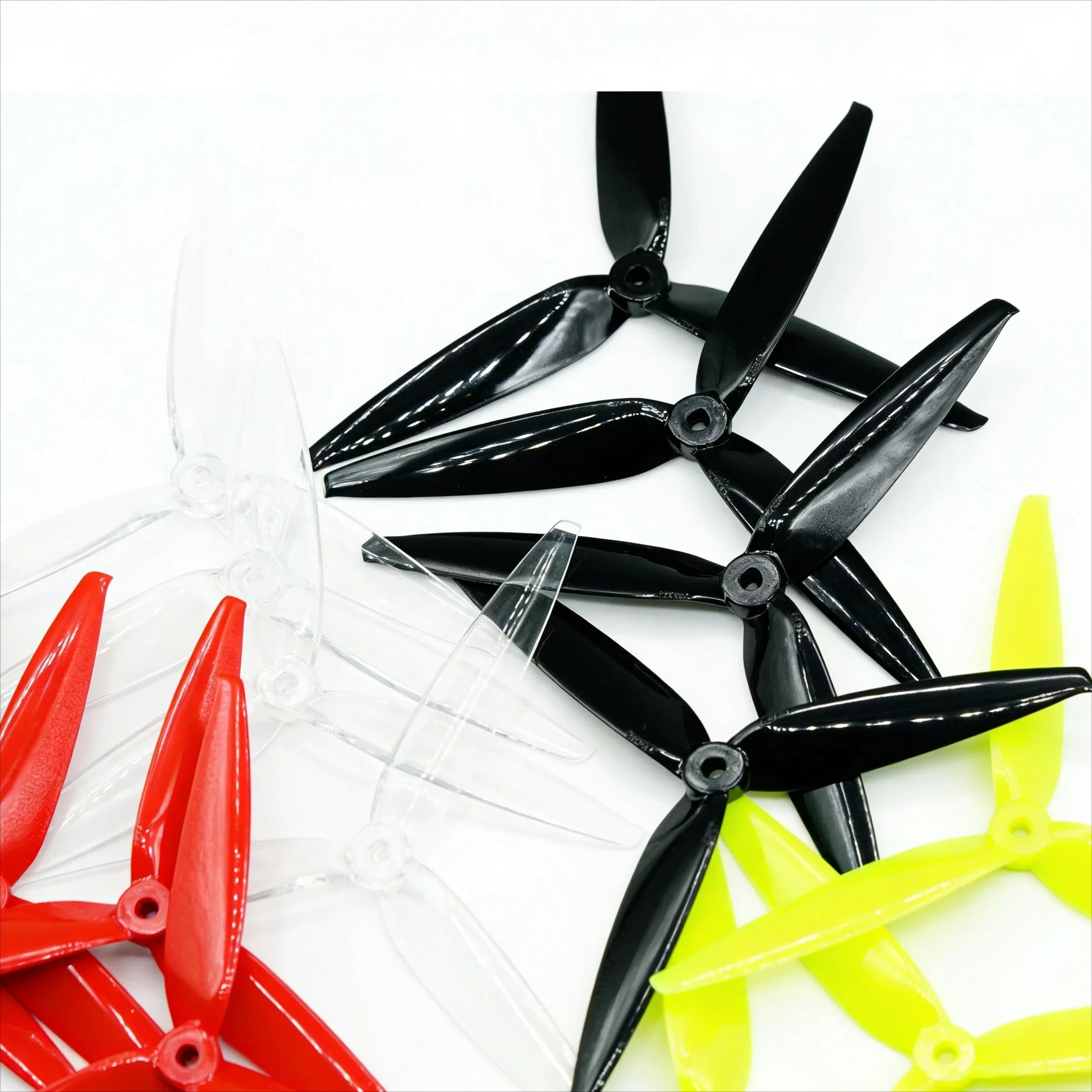 

Gemfan Flash 7040 - 7x3.6 Inch, 3-Blade, 5mm Shaft, 2CW+2CCW, Compatible with 2808-2812 Motors for Long Range FPV Drones