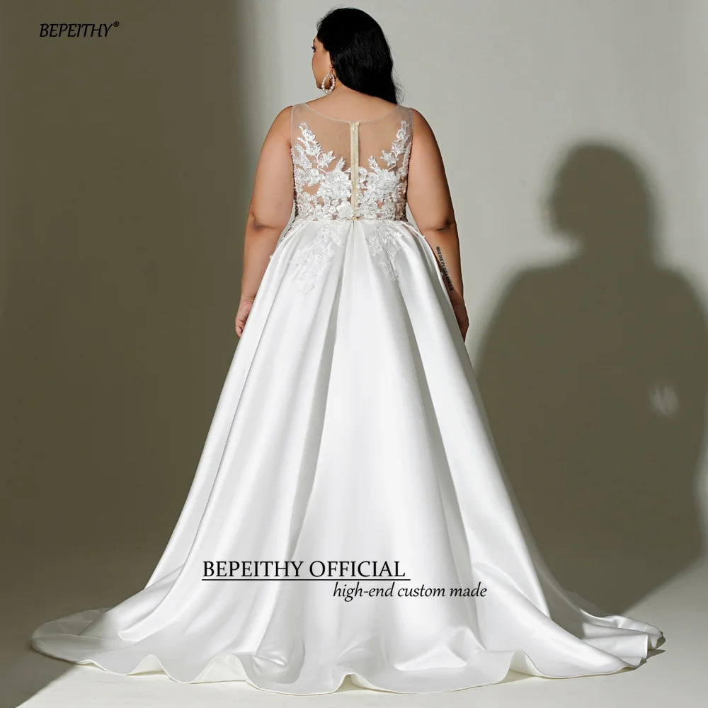 BEPEITHY Maßgeschneiderte A-Linie Elfenbein Plus Size Satin Brautkleider für Frauen O-Ausschnitt ärmellos schiere sexy Kurve Brautkleider