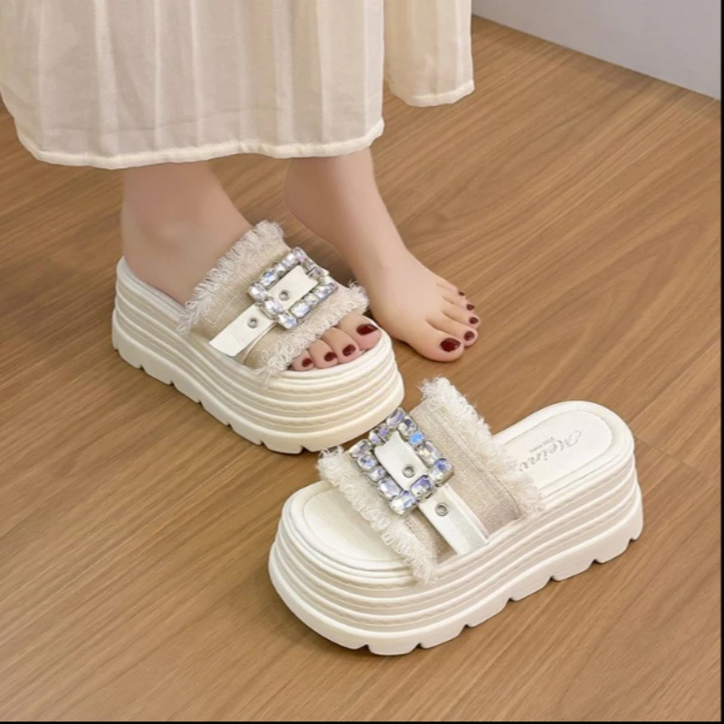 

2026 Summer New Thick Soled Slippers for Women's Fashion, Rhinestone Tassel Straight Drag, Height Increasing Trend for Outerwear