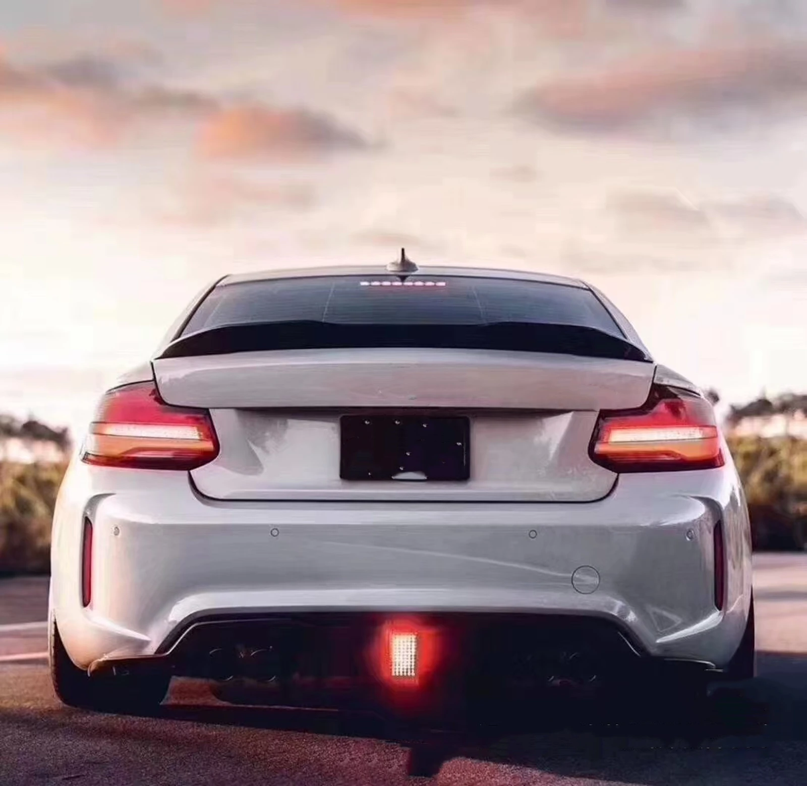 

Для BMW F87 M2 2016-2022: Задний бампер, диффузор, боковые накладки с подсветкой, спойлер на крышку багажника, защитная накладка-сплиттер