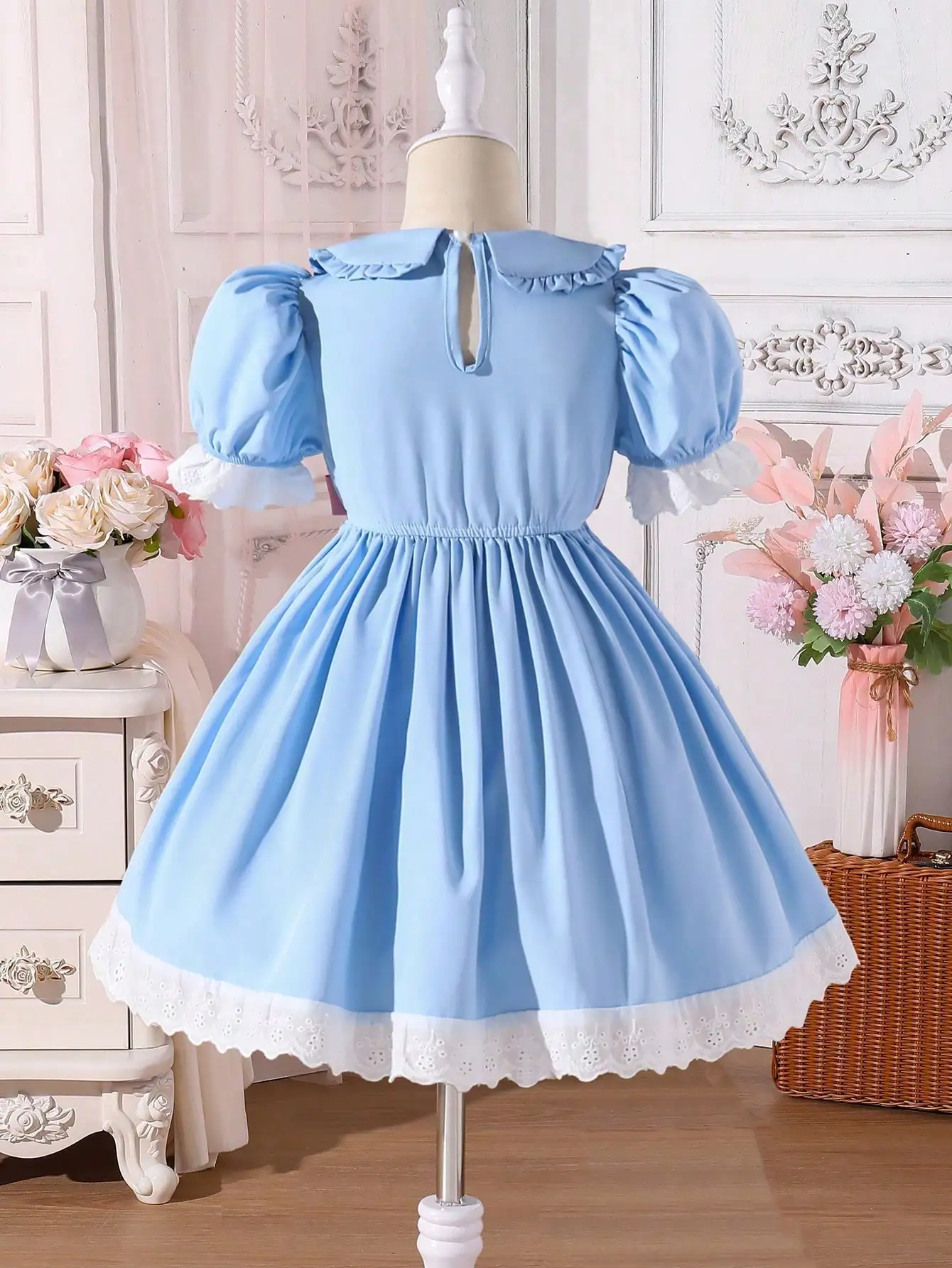 (7325) Little Girl's Romantic and Elegant Blue Princess-Style Dress, Decorated with Bows, Stylish Puff-Sleeve Design, Suitable for Birthday Parties, Holiday Events, and Photo Shoots. Suitable for Little Girls Aged 4-7, Spring and Summer.