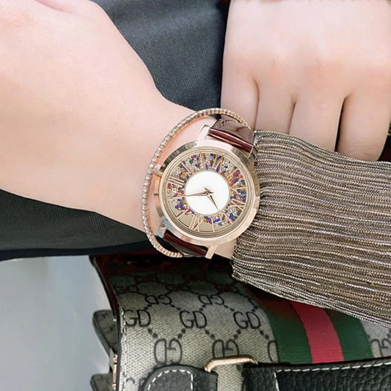 นาฬิกาผู้หญิงแบบดั้งเดิมนาฬิกาควอตซ์สำหรับผู้หญิงสายหนังสีแดงประกายหรูหราสีทองหรูหรานาฬิกาข้อมือผู้หญิงแบรนด์เหล็กกันน้ำ