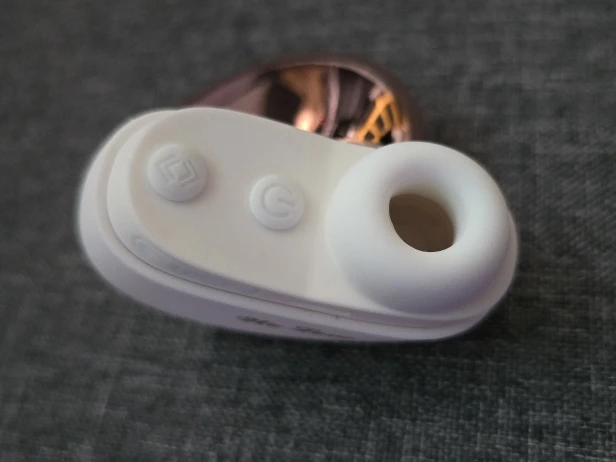 Velvet Pulse – 10-Mode Suction Clit Stimulator 🔥💋