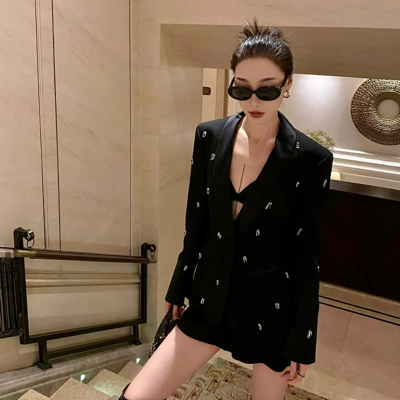 أزياء المرأة خريف جديد مريح عارضة فضفاض الحب المعادن الزخرفية البدلة سترة الكتف معطف النمط الأوروبي والأمريكي