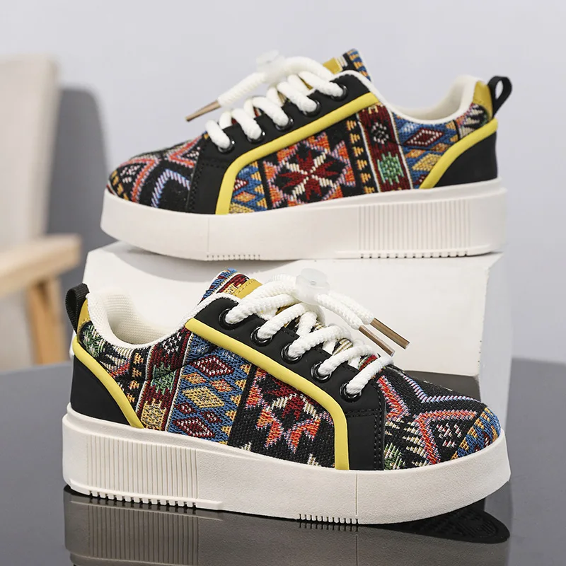 

The 2025 new children's casual sports shoes are thick-soled versatile canvas breathable and trendy for both men and women