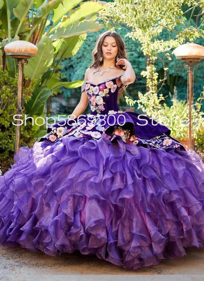 Charro เปิดไหล่ชุดเดรส quinceanera แต่งระบายผ้ากำมะหยี่สีม่วงดอกไม้พองพองผ้าคอร์เซ็ท vestidos de XV Sweet 15